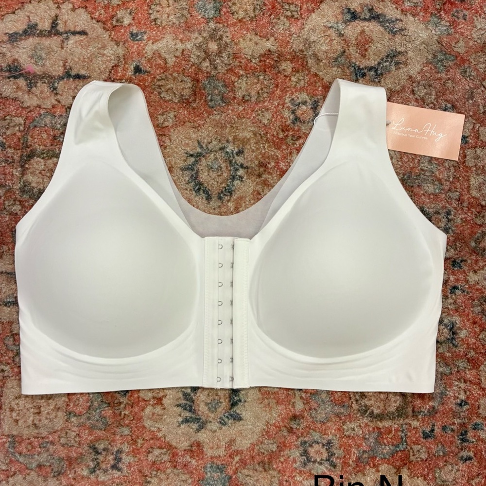 Luxurious White Women's Bra